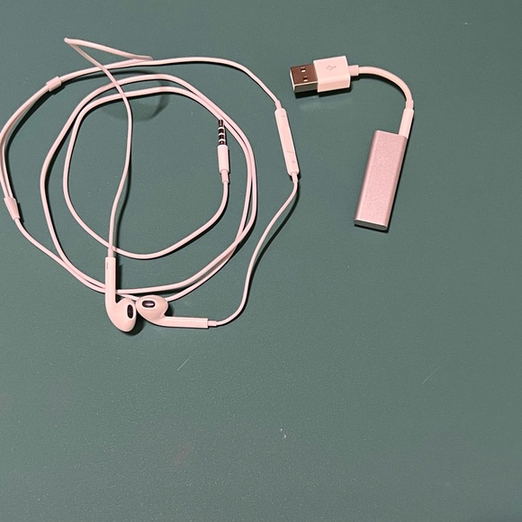 Apple IPod shuffle. 4GB never been used. - Picture 4 of 5